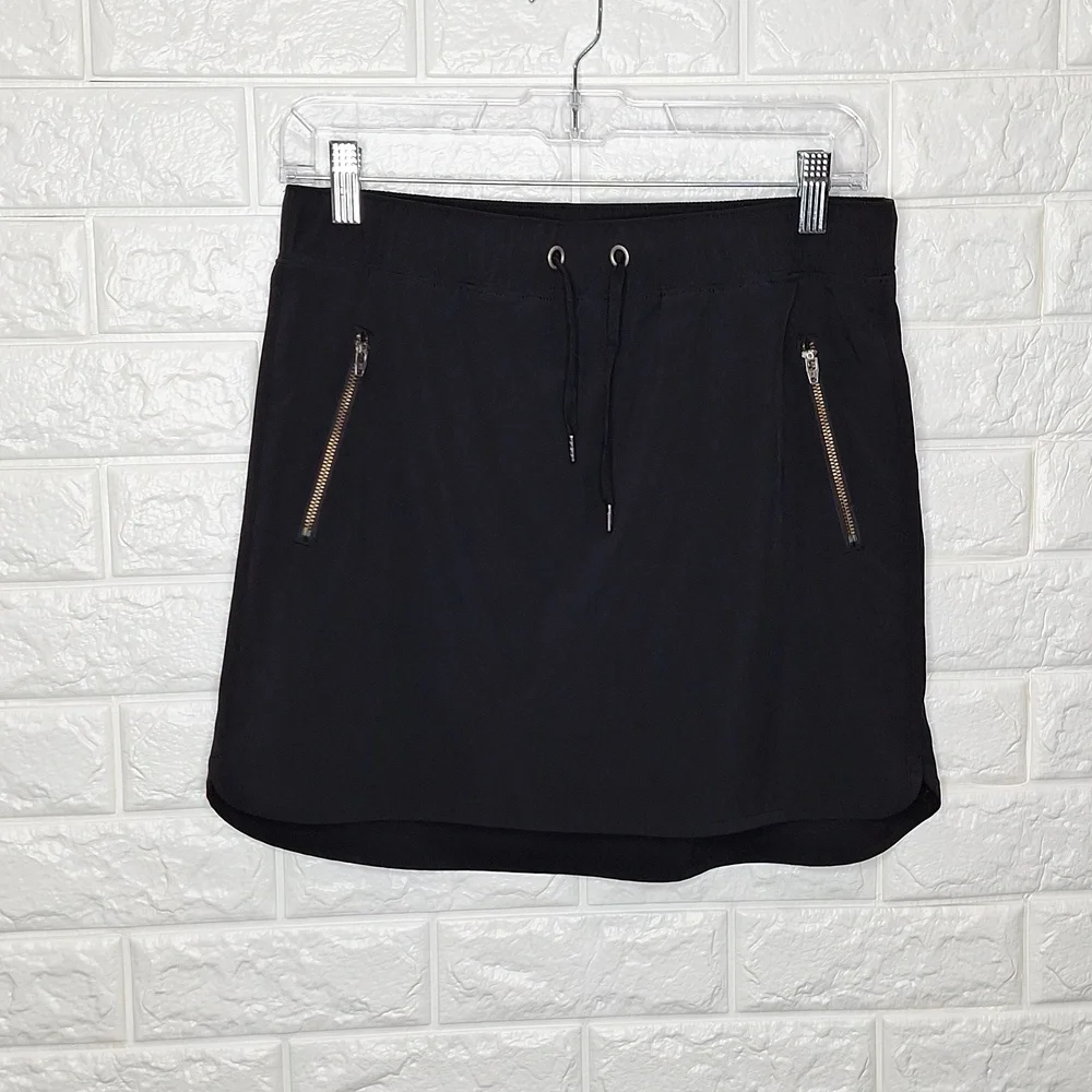 ATHLETA Black Lightweight Skirt with Built In Shorts Skort
